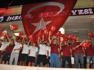 Bordo Beyazlılar Demokrasi Nöbetinde