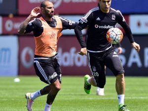Necip Uysal: “Futbolu Beşiktaş’ta Bırakmak İstiyorum”