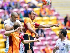 Galatasaray Eren Derdiyok’u Borsaya Bildirdi
