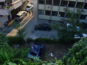 Kontrolden Çıkan Otomobil Lojman Bahçesine Uçtu: 1 Yaralı