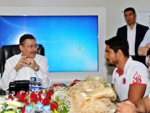 Başkan Gökçek, Milli Güreşçileri Kabul Etti