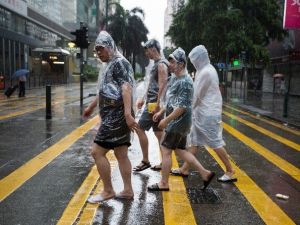Hong Kong’u Nida Tayfunu Vurdu