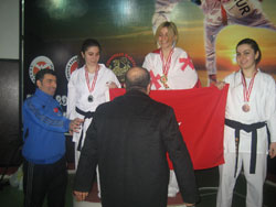 Rize Gençlik Karatecileri 14 madalya ile 3. oldu