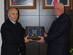 Rizeli Hayırseverden RÜ'ye Bağış