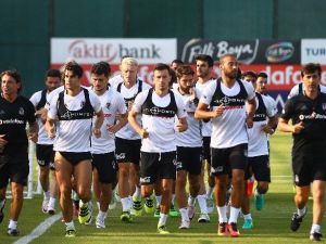 Adriano, Beşiktaş İle İlk Antrenmanına Çıktı
