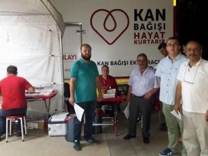 ’Demokrasi Nöbetinde’ Kan Bağışı Yaptılar.