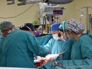 14 Yaşındaki Çocuktan 3.6 Kilo Tümör Çıkartıldı