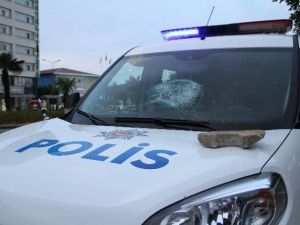 Samsun’da Polis Aracına Taş Atan Kadın Gözaltına Alındı