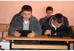 Rize’de Öğrencilere Tablet Bilgisayar Dağıtıldı
