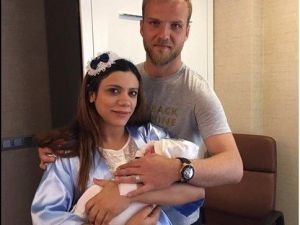 Yeni Malatyaspor Kalecisi Hakan Canbazoğlu Baba Oldu