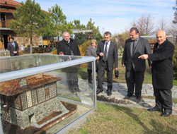 RÜ Kafkasya'ya Dünyaya Açılıyor