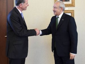 Kılıçdaroğlu, İngiltere Büyükelçisi Moore’u Kabul Etti