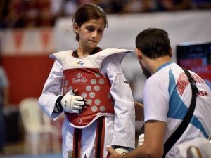 Büşra Savaş, Hem Kick Boks Hem De Taekwondo Da Türkiye Şampiyonu Oldu