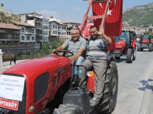 Amasyalı Çiftçilerden Darbe Girişimine Traktörlü Protesto