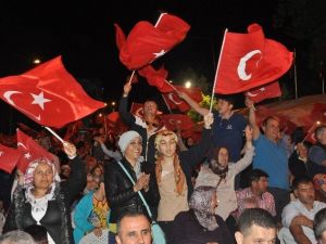 Afyonkarahisar’da ‘Demokrasi Nöbeti’nde Vatandaşlara Seslenen Bakan Eroğlu: