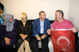 Cumhurbaşkanı Erdoğan, Rizeli Şehidin evinde Kur'an-ı Kerim Okudu
