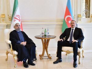 Ruhani, Bakü’de Aliyev’le Görüştü