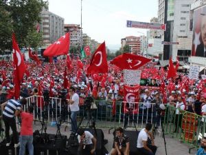 65 Bin Kişi Bursa 15 Temmuz Demokrasi Meydanı’na Akın Etti