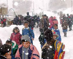 Kar yağışı iki ilde okulları tatil etti