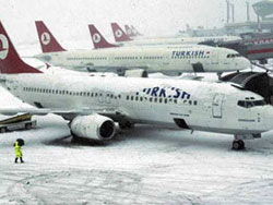 Trabzon'da Şiddetli Kar Yağışı Nedeniyle Uçak Seferleri İptal Edildi