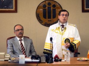 İnönü Üniversitesi’nde Devir Teslim Töreni