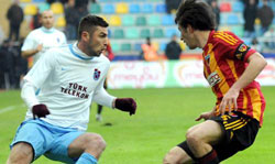 Kayseri'de Kral 2 gol attı, Trabzon 1 puanı kaptı