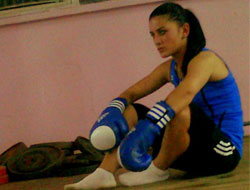 Muay Thai'de Rizeli Şampiyon Binnur Sakal