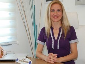 Op. Dr. Atabay: "Uzun Süre Cep Telefonu Kullanmak Gözü Bozuyor"