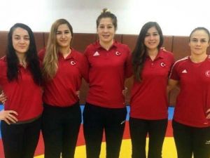 Kadın Güreşçiler Olimpiyat Yolunda