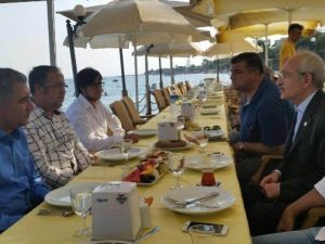 Kılıçdaroğlu’ndan Edremit’te Çay Molası