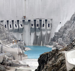 Dünyanın En Yüksek 6. Barajı Tam Kapasite Üretime Geçti