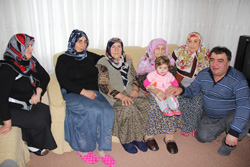 Rize'de 103 Yaşındaki Emine Meral, Torununun Torunu İle Hayat Buluyor