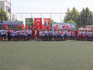 Minikler Demokrasi Şehitleri İçin Sahaya Çıktı