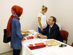 Yabancı Uyruklu Öğrencilerin Kayıtları Sürüyor