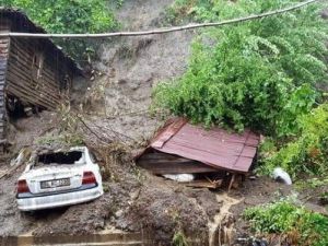 Cide’de Sel Nedeniyle Çok Sayıda Bina Çöktü