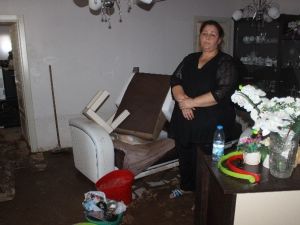Sel Felaketine Evde Yakalanan 4 Kişi Boğulmaktan Son Anda Kurtuldu