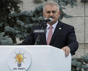 Başbakan Yıldırım: AK Parti milletle birlikte meydanı vatan hainlerine bırakmadı