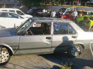 Otobüs İle Otomobilin Arasına Sıkışan Sürücü Yaralandı