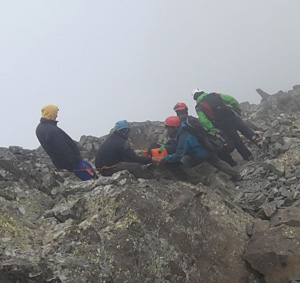 15 Temmuz Şehitleri Anısına Kaçkar Dağı’na Tırmanan Gruptan Bir Kişi Düşerek Yaralandı