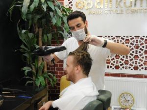 Yaz Aylarında Yıpranan Saçlara Protein Bakımı