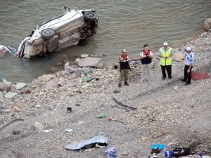 Tokat’ta Otomobil Kelkit Çayı’na Uçtu: 2 Ölü, 3 Yaralı