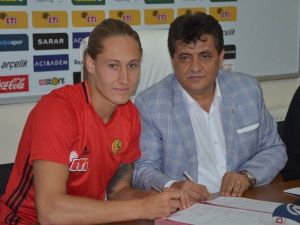 Eskişehirspor, Felix İle 3 Yıllık Sözleşme İmzaladı
