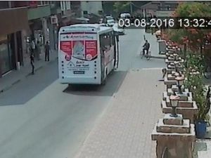 Halk Otobüsü Yaşlı Adama Çarptı