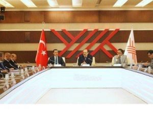 Yök Başkanı Saraç, Ak Partili Akademisyen Milletvekilleriyle Bir Araya Geldi