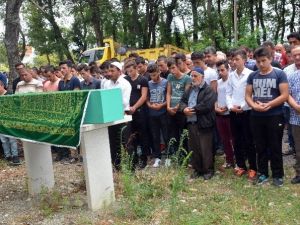 Antalya’da Boğulan Genç Sinop’ta Toprağa Verildi