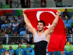 Olimpiyatlarda Bir Madalya Da Cenk İldem’den Geldi