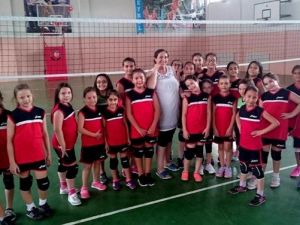Hamileliğin Son Günlerinde Bile Takımının Başından Ayrılmıyor