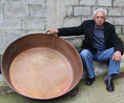 Rize'de Mirasçıları Mahkemelik Eden Pekmez Tavası