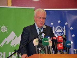 Ali Ay: "Erkekleri Tek Başına Maçlara Yollamayın"