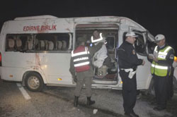 Edirne'de Trafik Kazası: 3 Ölü 17 Yaralı